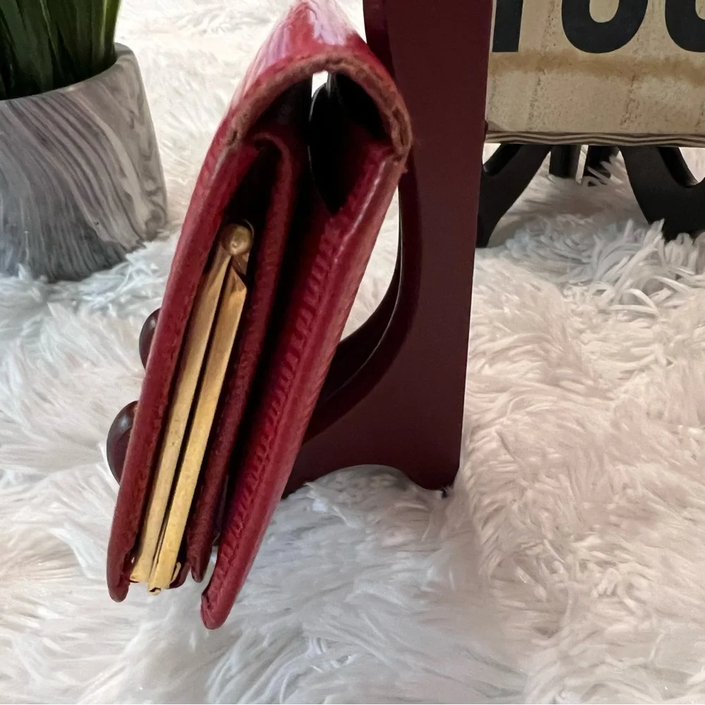 🎉HP🎉 Louis Vuitton Red Epi Porte Monnaie Billets Viennois Kiss Lock Wallet